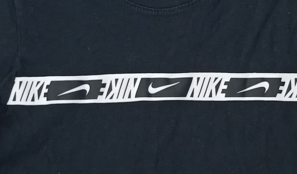 Nike Sportswear Repeat Tee оригинална тениска ръст 137-147см Найк