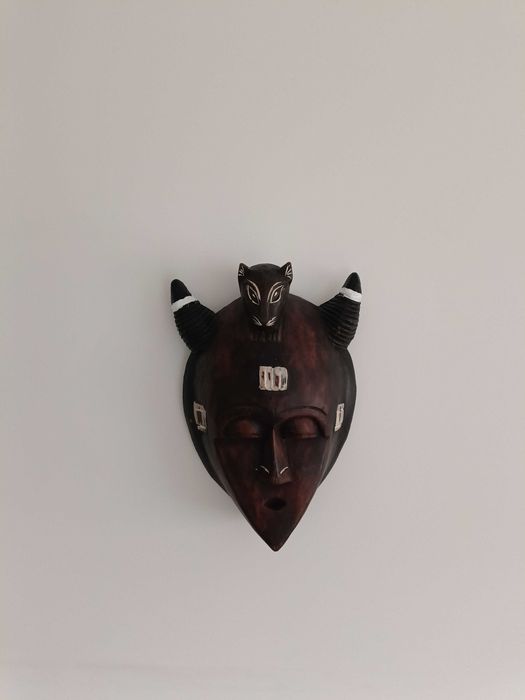 Африканка маска , дърворезба, ръчно изработена
