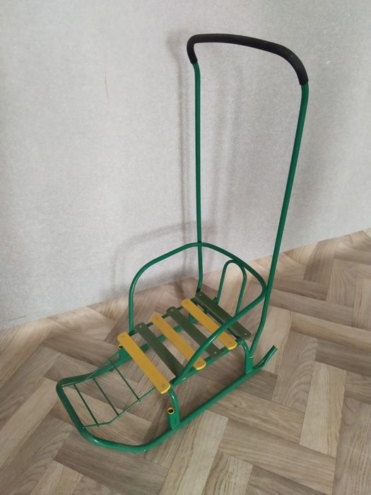 Сани зимой для детей