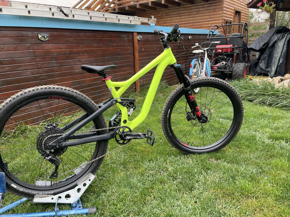 Vand commencal supreme dh v3 custom,in stare f buna