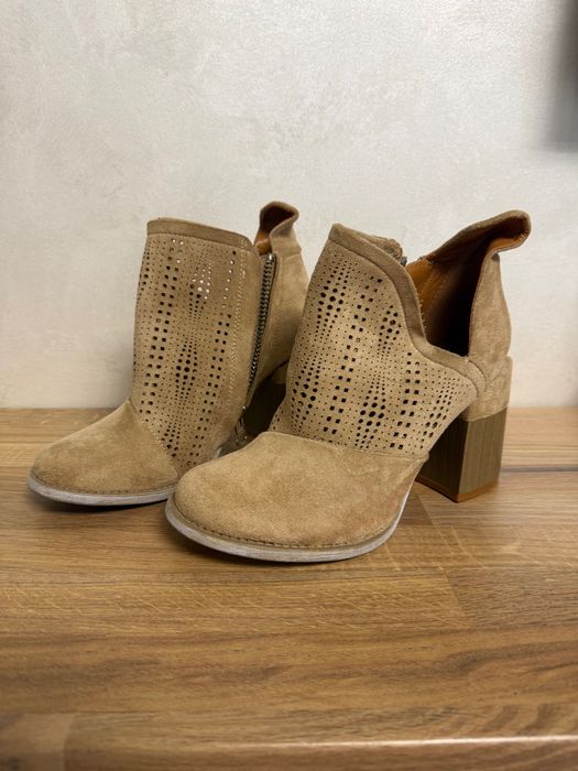 Botine piele întoarsă