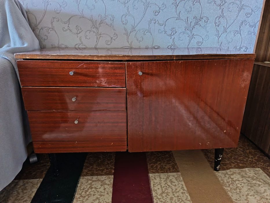 Трюмо без зеркала