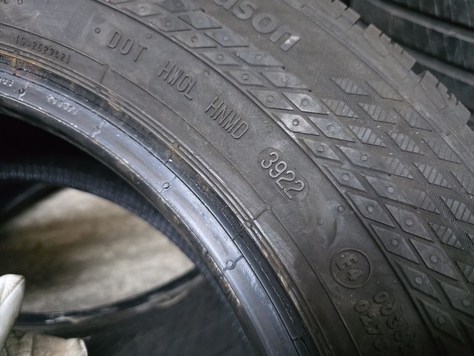 2бр Всесезонни гуми за Бус 215 65 16С - Continental