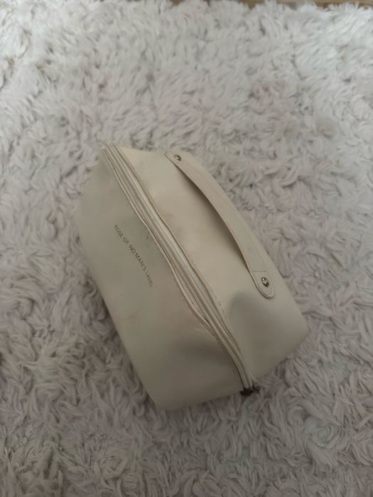 Лот стъклена бутилка , бяла козметика ,несесер ,бои и къна за коса