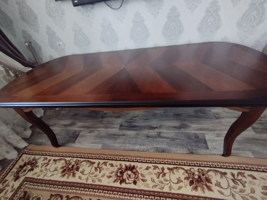 Стол для гостиной