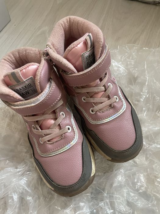 Продам детские ботинки