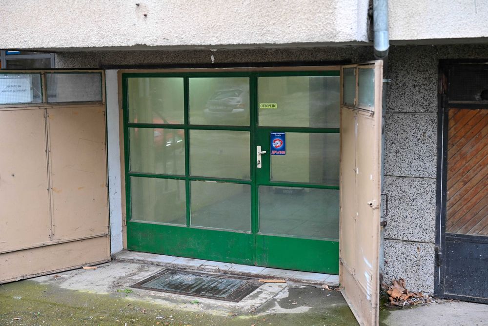 Дава се под наем Гараж / Паркомясто в Плевен, 9-ти квартал - 17 кв.м за 56.1 € - Снимка #4