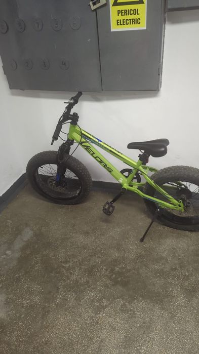 Bicicleta fatbike cu roti pe 20