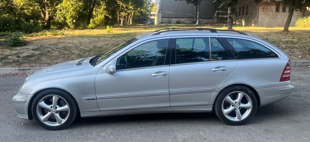 Мерцедес С220/150 к.с./2004г.