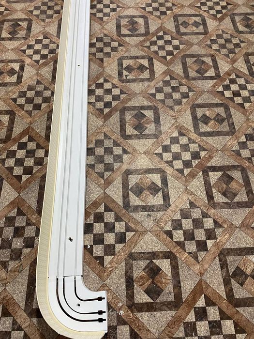 Карниз хорошего качества тройной