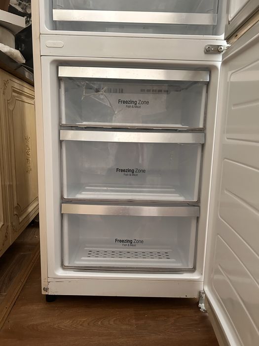 Продам холодильник LG