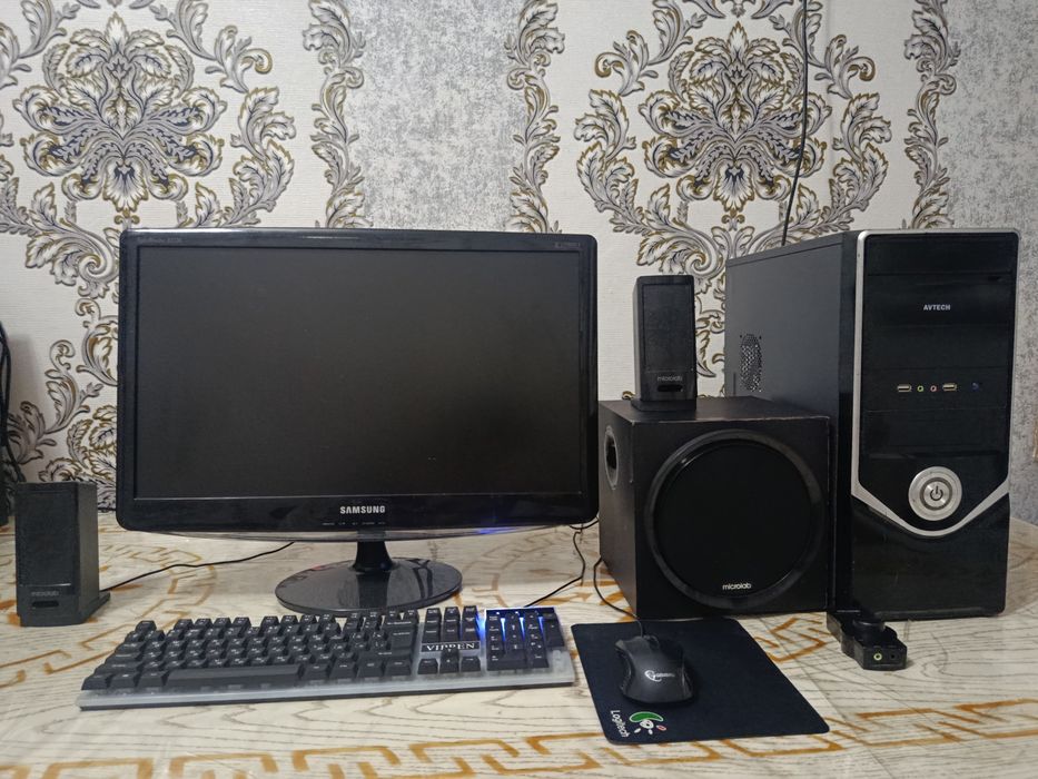 Kompyuter Samsung ekran 24. Xotirasi 1000 GB