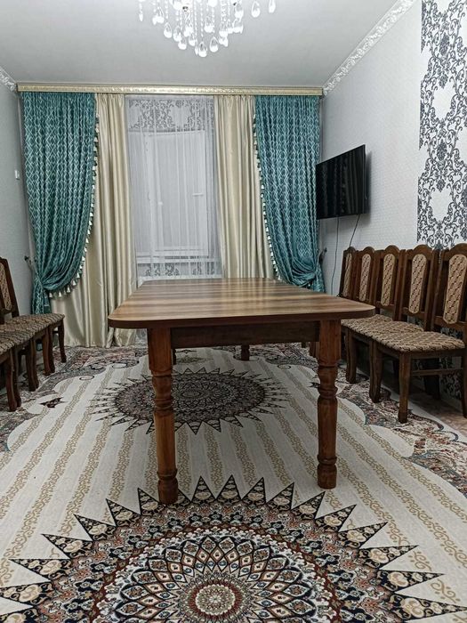 Стол со стульями