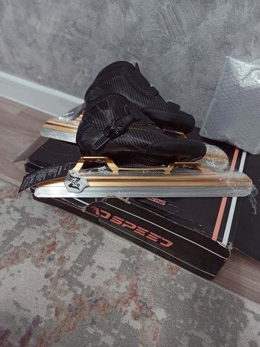 Продается новые коньки