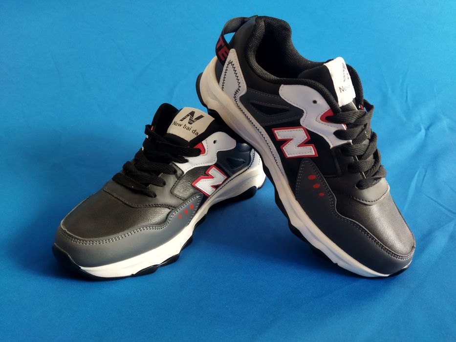 Продам кроссовки новые