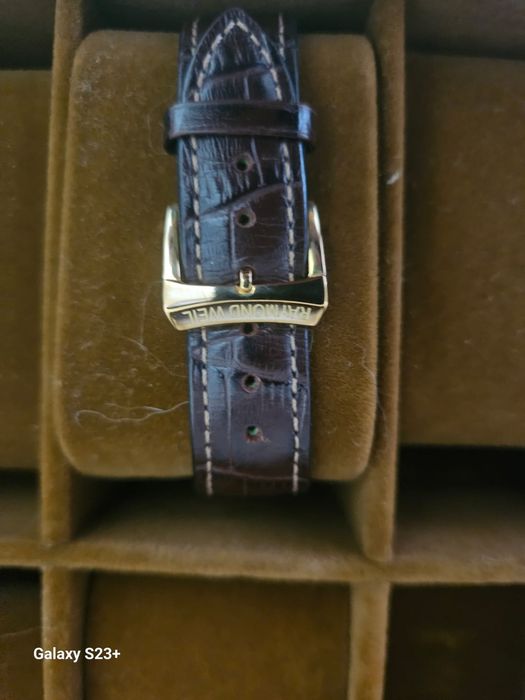 Продам  Часы Raymond Weil 2238-PC5-00209