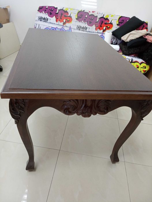 Маса от дъбово дърво