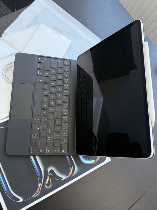 VÂND / SCHIMB Ipad pro 13 M4  256gb