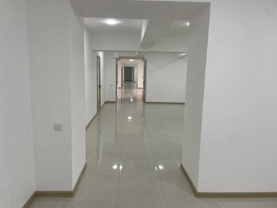 Сдаётся в аренду подвальное помещение 240 м² напротив (ЦУМ, Ташкент)