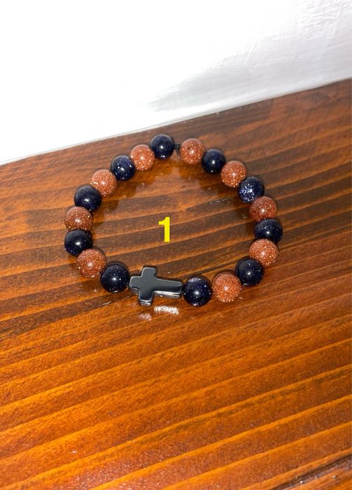 Гривни от естествени камъни