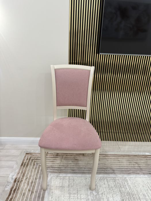 Стол со стульями