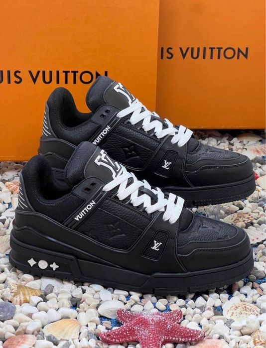 Louis Vuitton Trainer full black