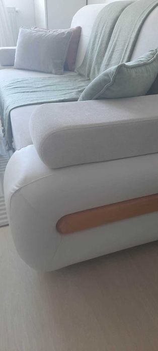 Canapea extensibila cu spatiu de depozitare si brate detasabile
