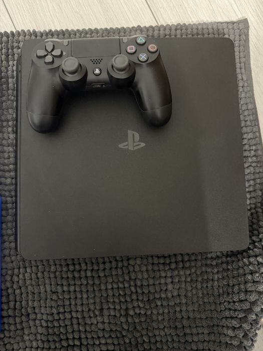 PS4 Slim cu controller si jocuri