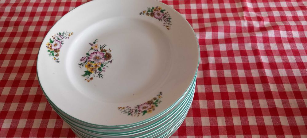 Български порцеланови чинии