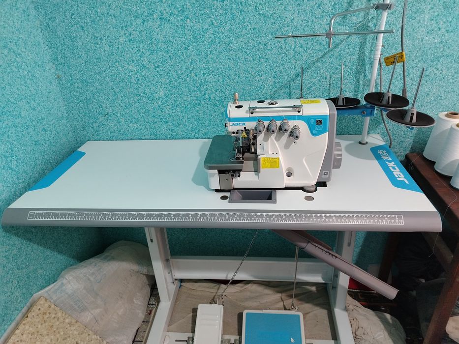 Averlok. Tikuv. Mashinasi. Yangi