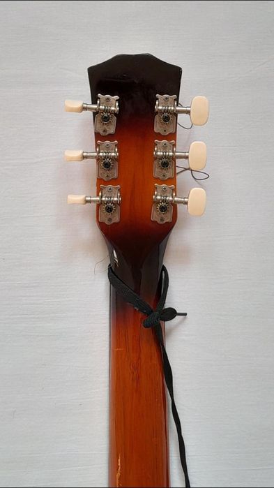 Акустическая гитара