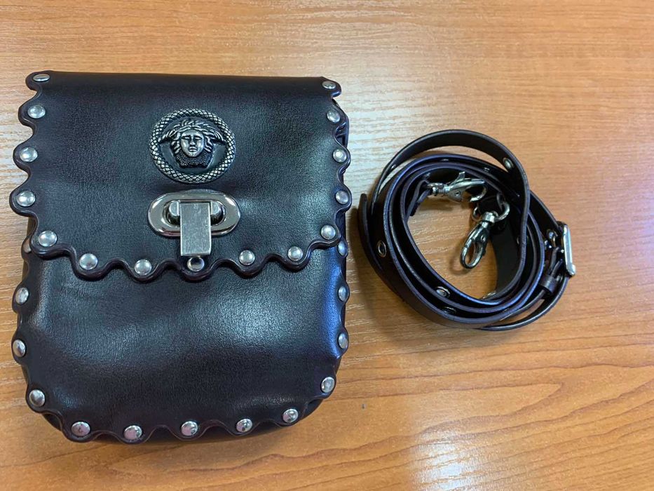 кожена чанта с капси