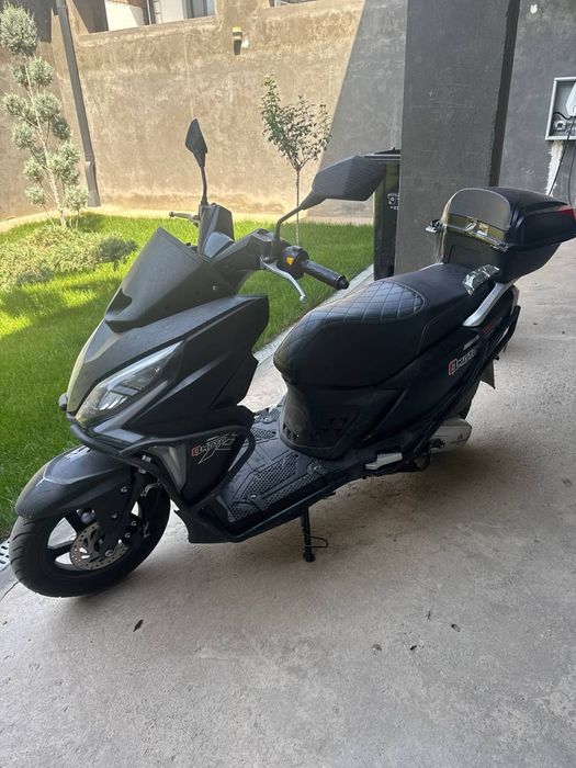 Мотоскутер на бензин