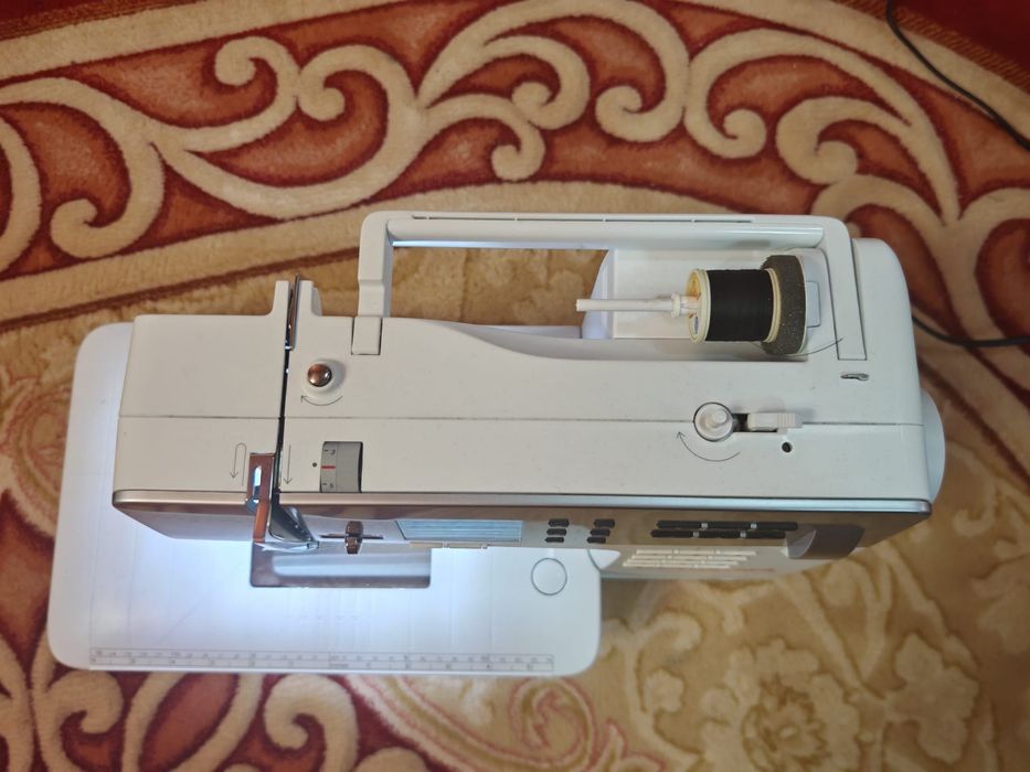 Masina de cusut Bernina