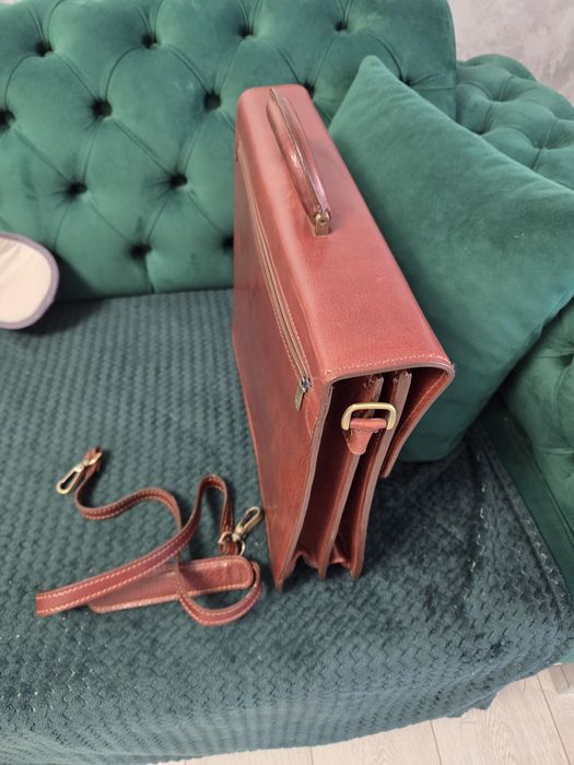 Servită din piele nouă