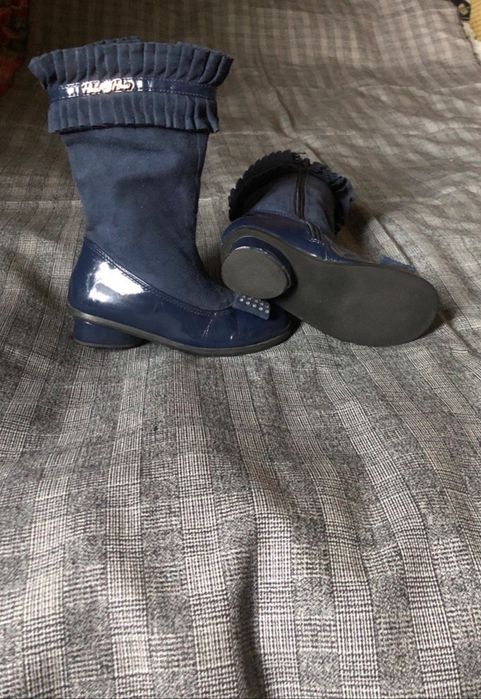 Разные, элегантные демосезонные сапожки  на девочку 4-6 л. и 3-5 лет.