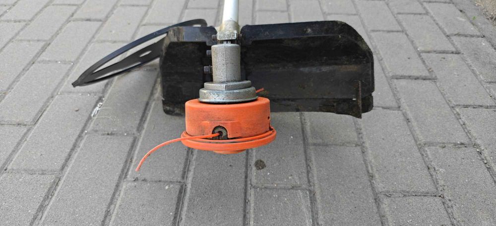 Motocoasă portabilă pe benzină
