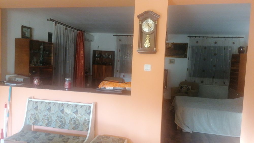 Închiriez studio