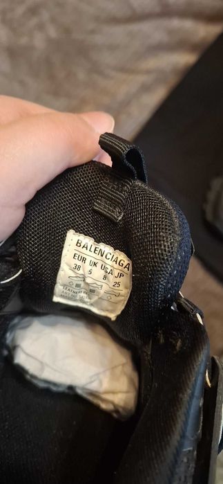 Vând sneakers Balenciaga Track, culoare negru, în stare foarte buna