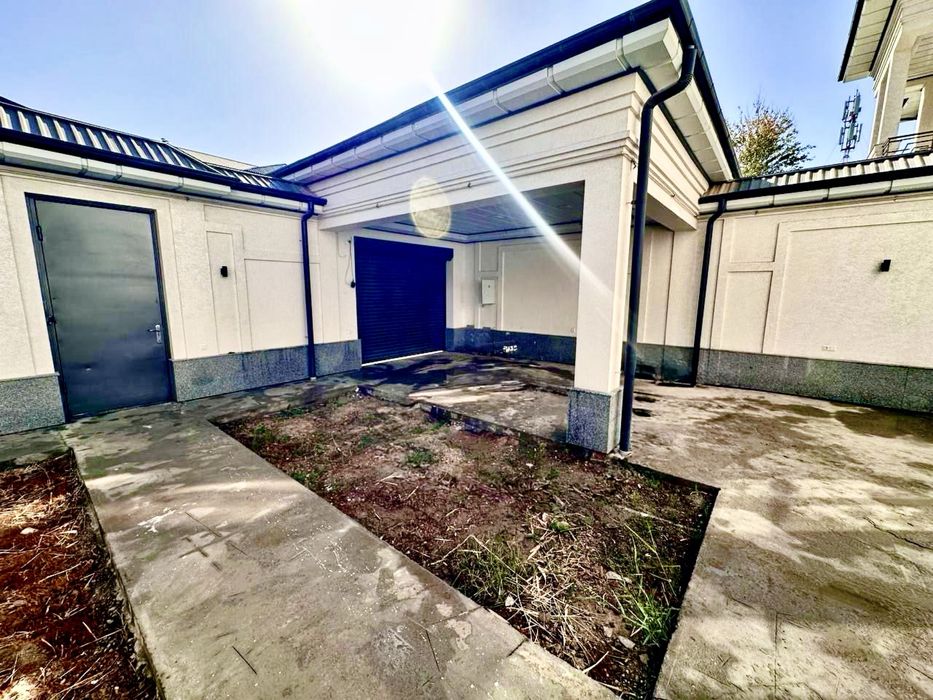 Uy sotiladi narxi zor!!!