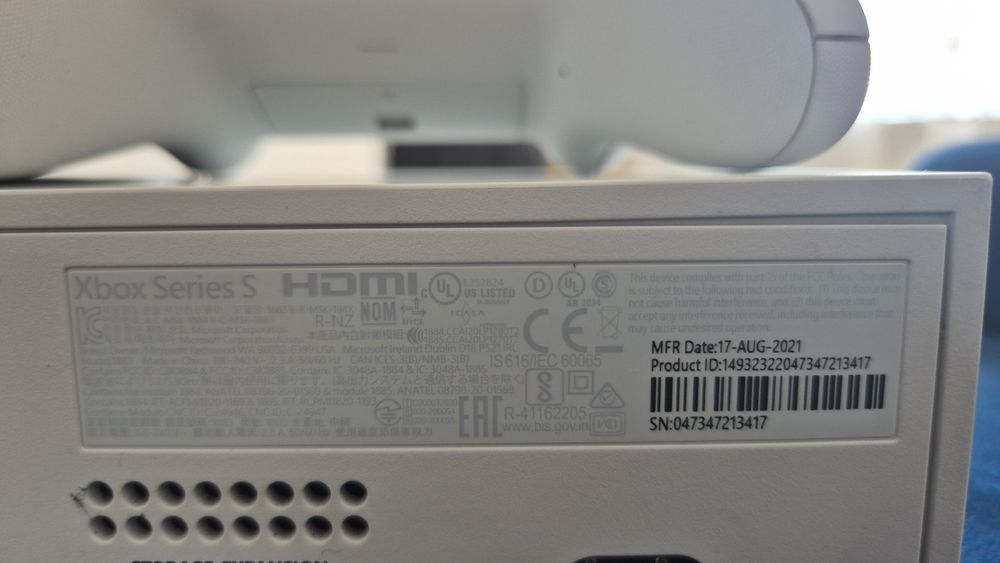 Vand Xbox Series S, statie de incarcare 2 controllere si cu acumulatori reincarcabili