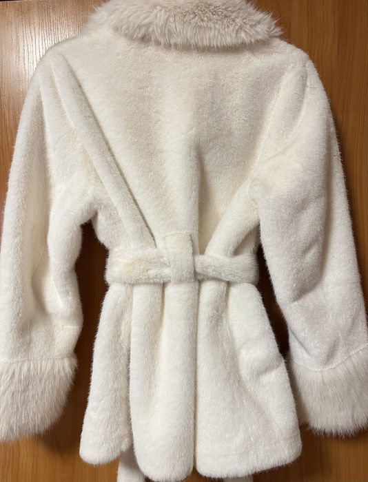 Елегантно Бяло Палто