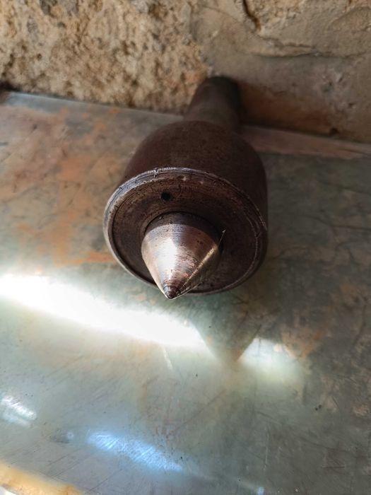 Продавам Свредла ,Райбери за метал ,Център и ножове за струг