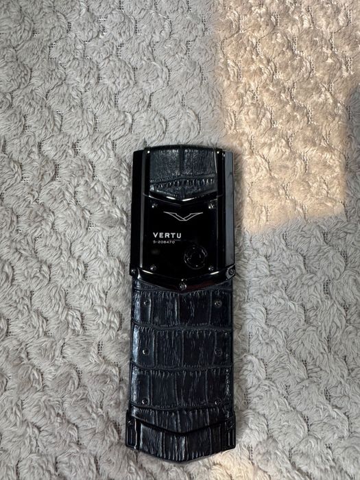 Продам Vertu Signature
