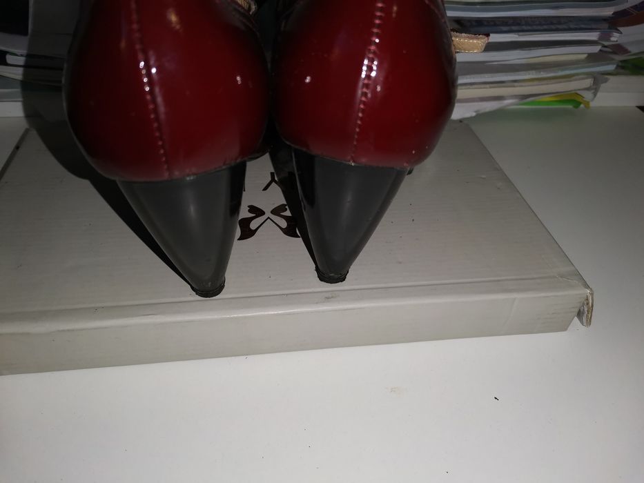 Pantofi din piele lacuită mar. 36