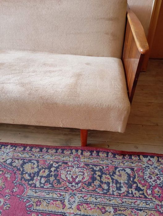 Ретро диван с мека дамаска