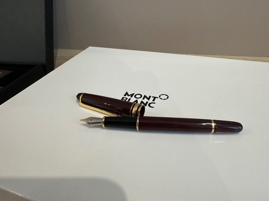 set montblanc agenta si stilou