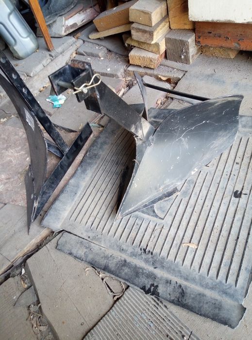 Продам Окучник и отвал