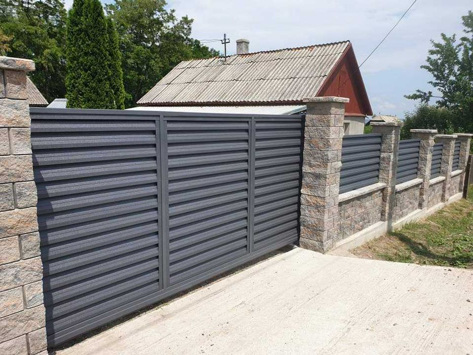 Garduri si porti din panouri stil jaluzele si alte modele disponibile