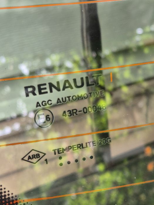 Стекло багажника Renault Arkana